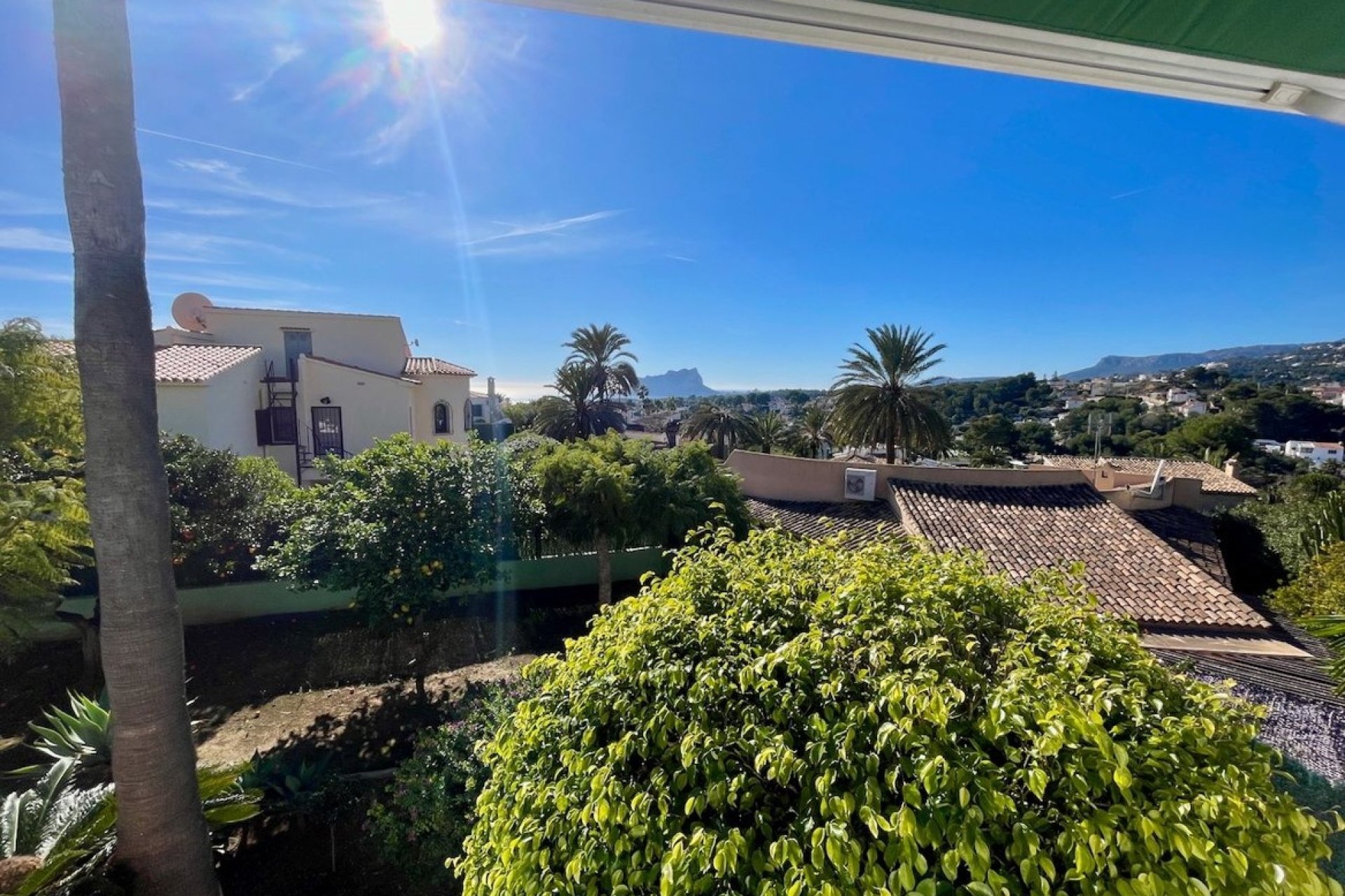 Terras met uitzicht op Peñón de Ifach