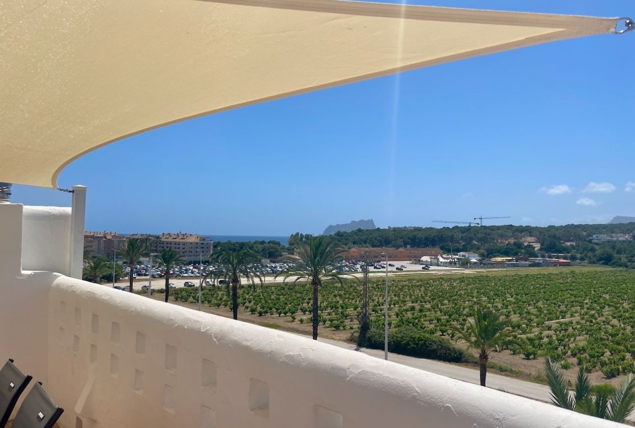 Terras met uitzicht op zee in appartement Moraira