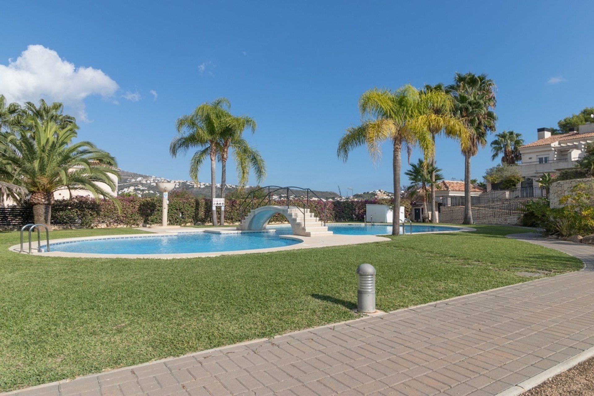 Tuin- en zwembadgebieden in Moraira Sportcomplex