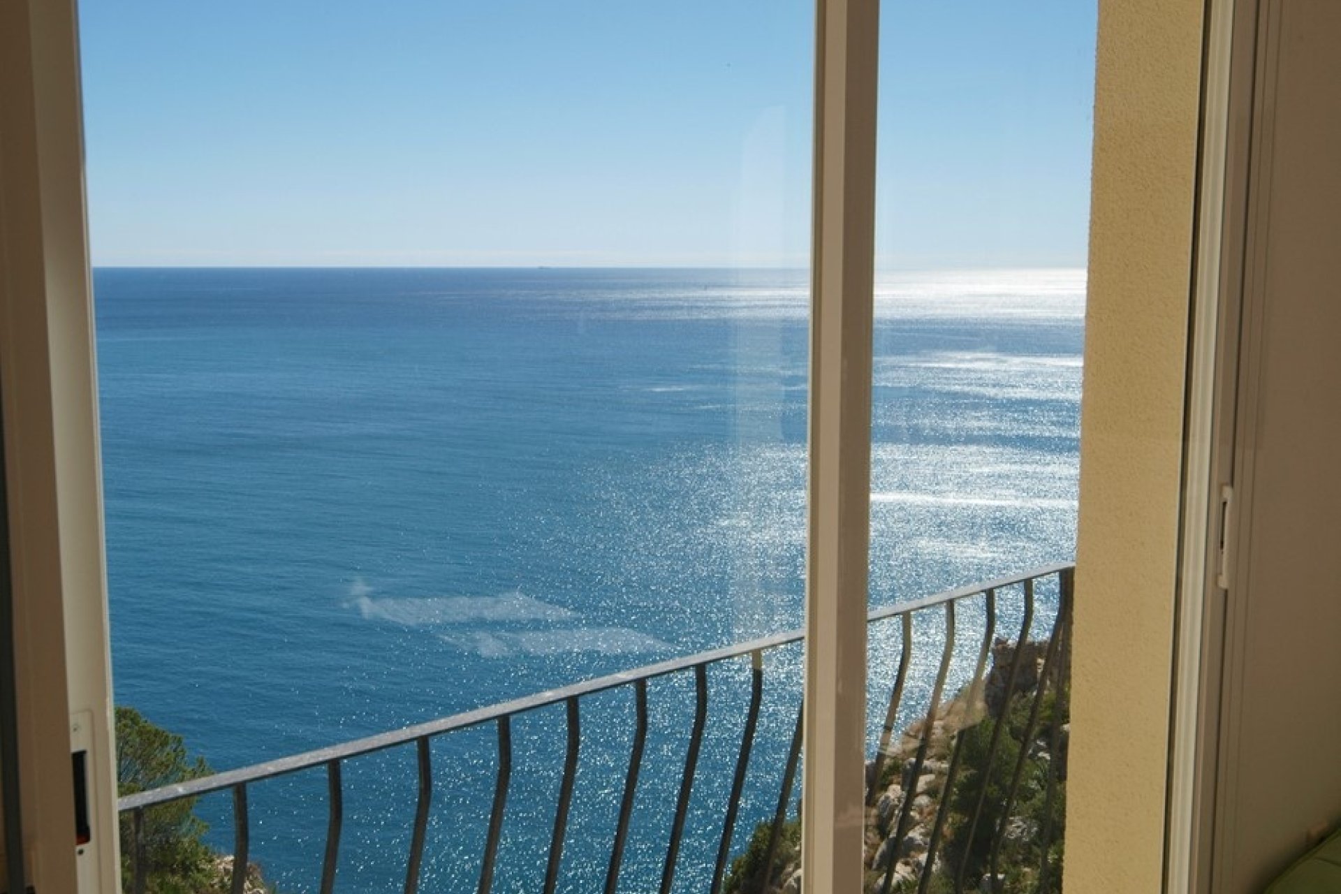 Uitzicht op zee vanaf de slaapkamer frontlinie villa Moraira Alicante