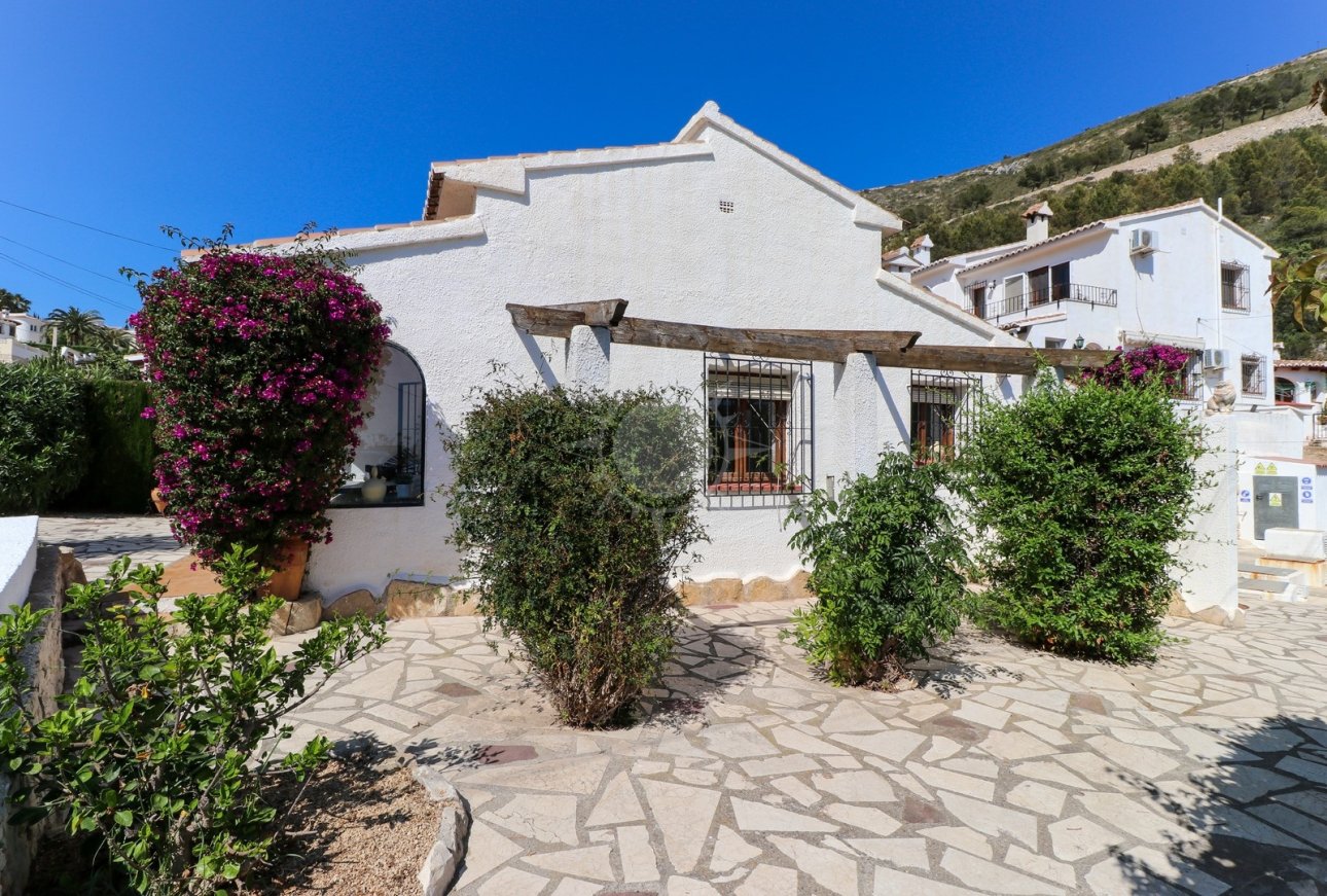 Villa avec petits jardins privés à vendre à Moraira