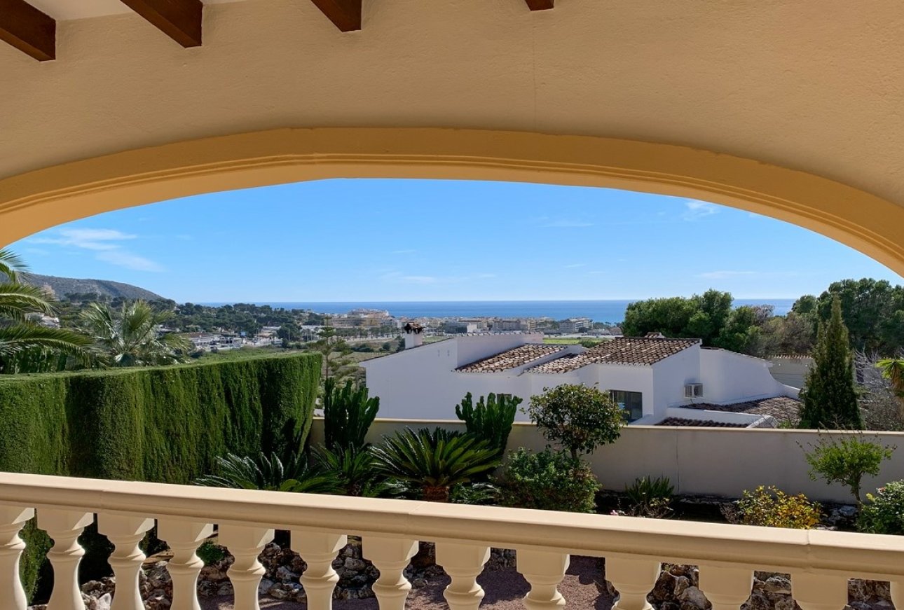 Villa de calidad con vistas al mar en venta junto a Moraira