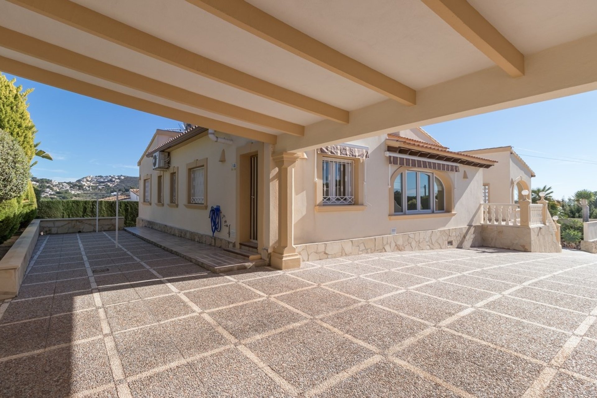 Villa de calidad con vistas al mar en venta junto a Moraira