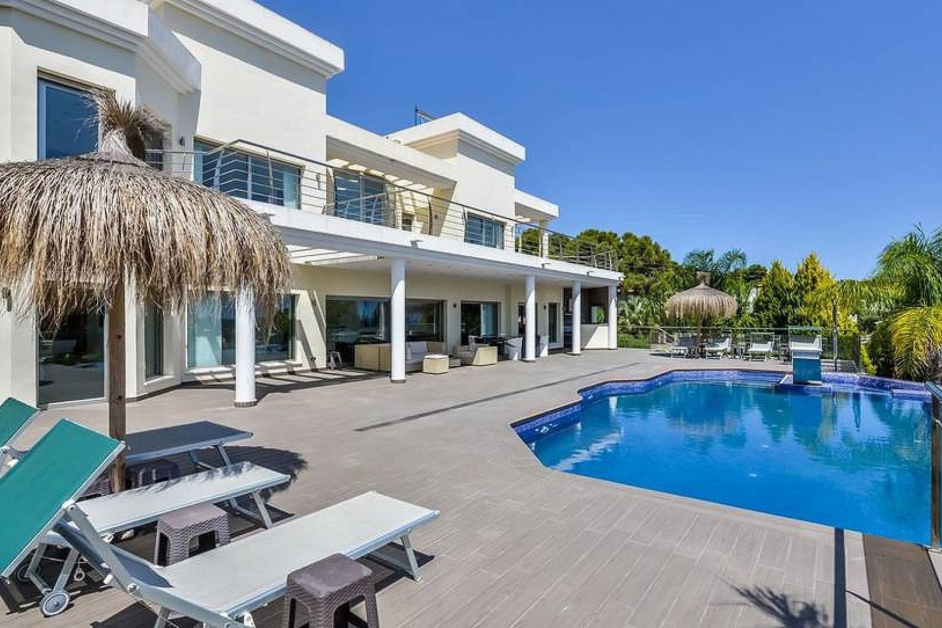 Villa de lujo en venta en La Fustera con vistas al mar