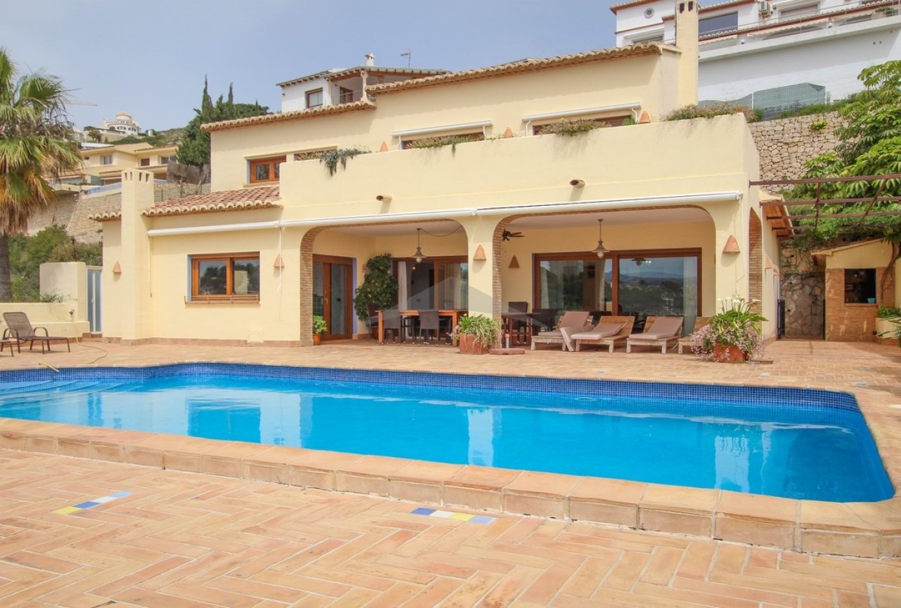 Villa de luxe à vendre à El Portet, Moraira, avec vue panoramique sur la mer