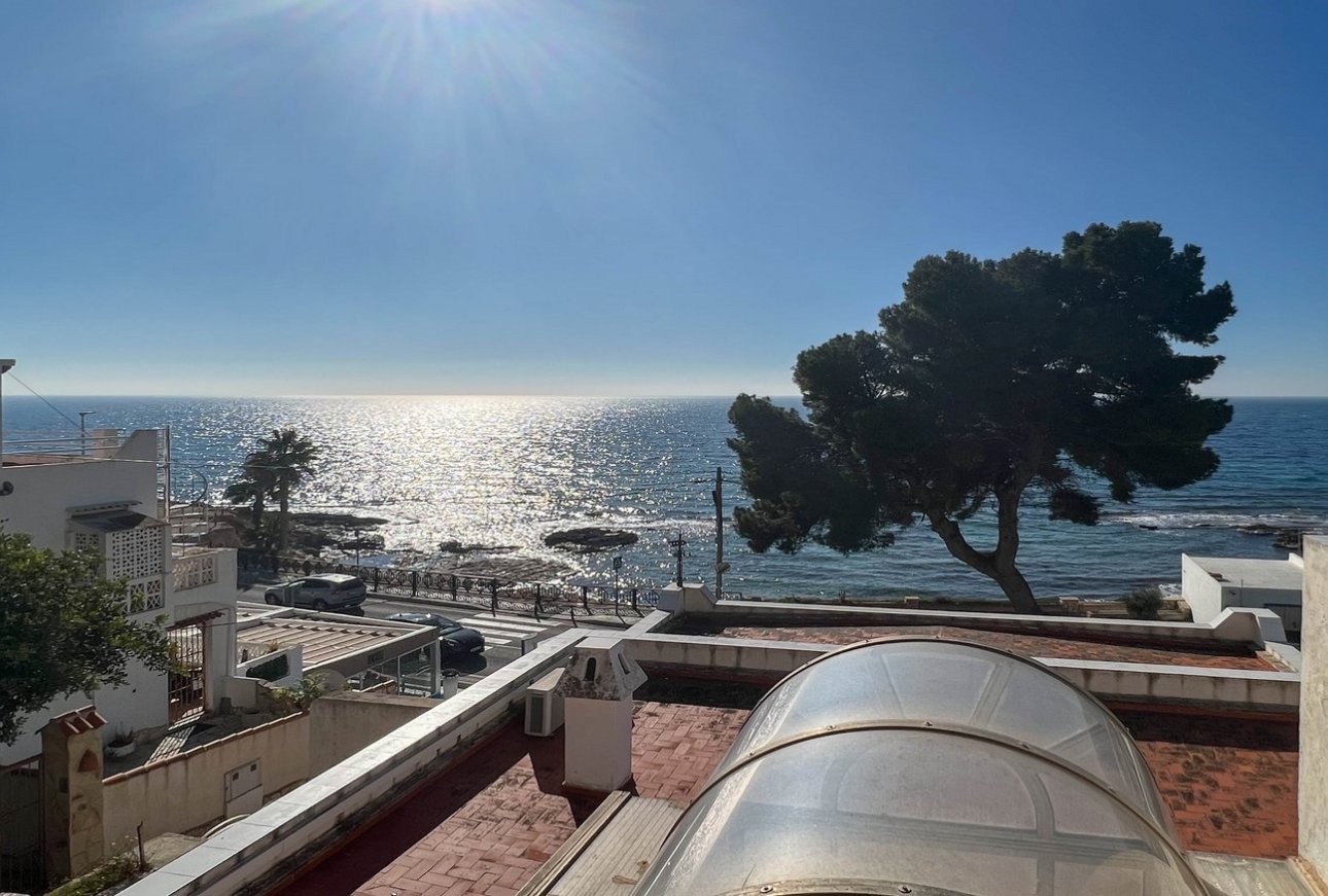 Villa en primera línea de mar en venta en Cometa Moraira