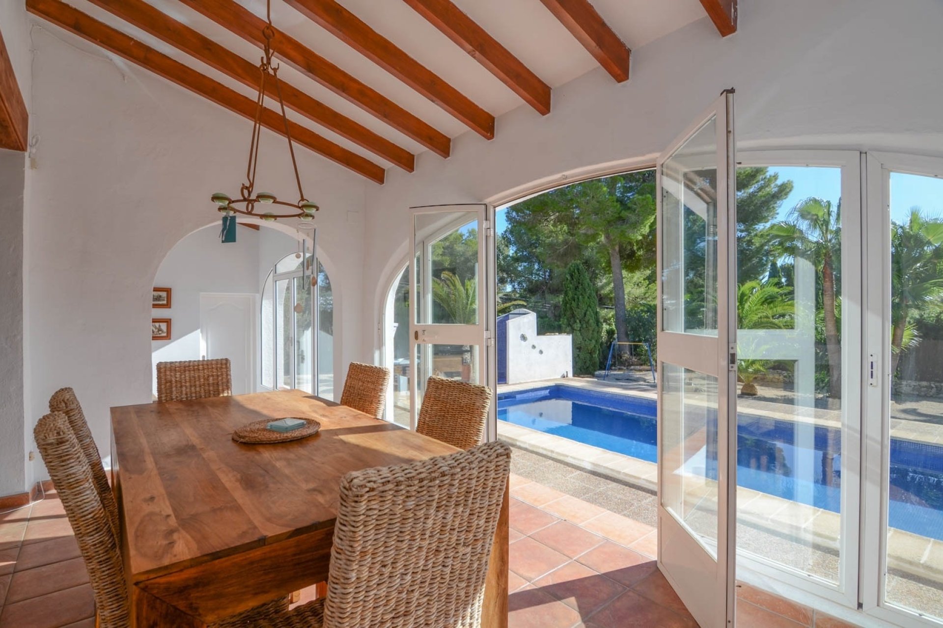 Villa en venta en Moraira con parcela llana
