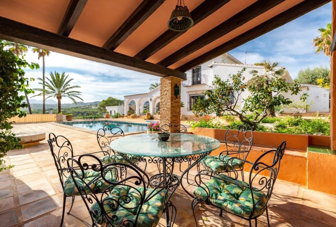 Villa for sale in Pla del Mar next to Moraira