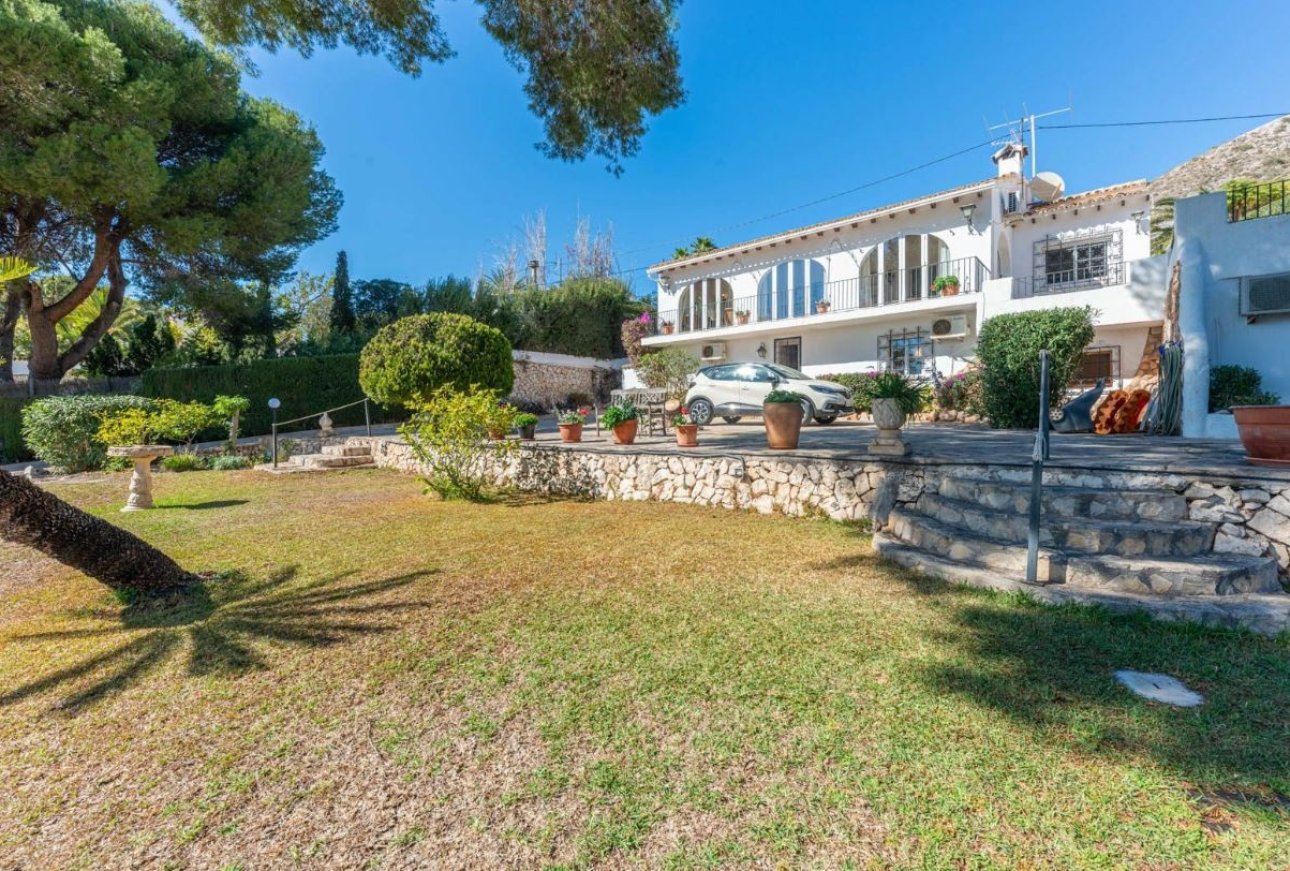 Villa méditerranéenne à vendre à côté de la plage El Portet Moraira