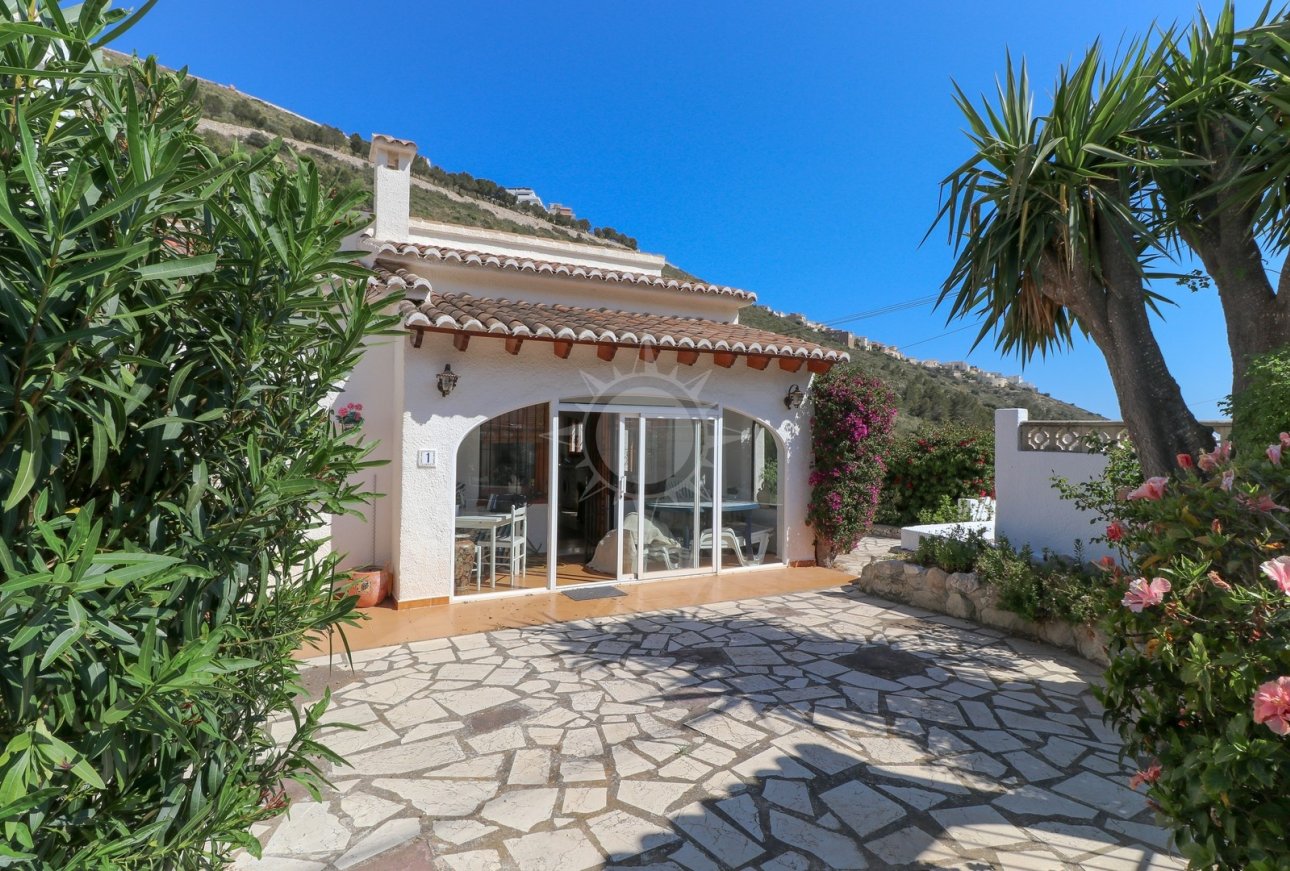 Villa met kleine privétuinen te koop in Moraira