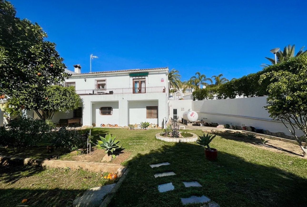 Villa met zeezicht aan de kust van Benissa