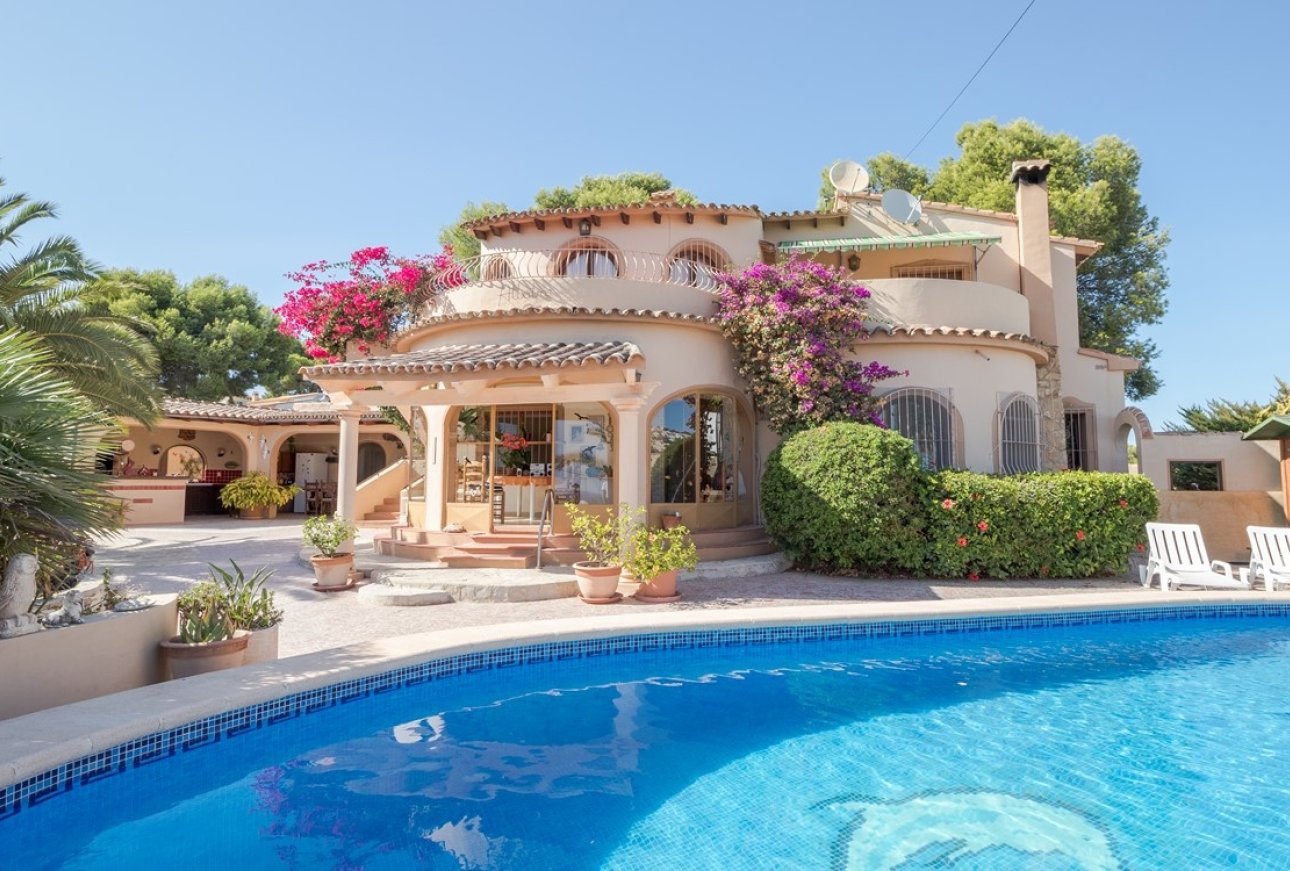 Villa met zeezicht te koop in Sabatera Moraira