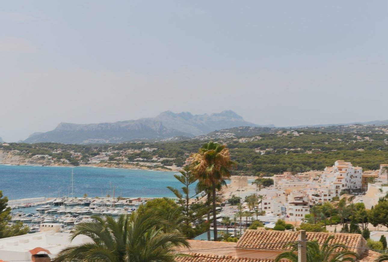Villa mit Meerblick neben dem Stadtzentrum von Moraira