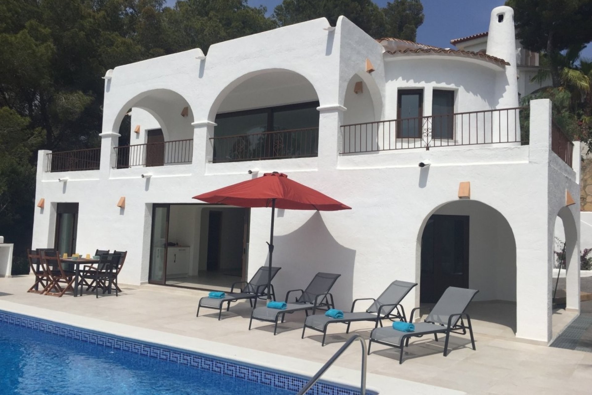 Villa vue mer modernisée à vendre à Paichi Moraira