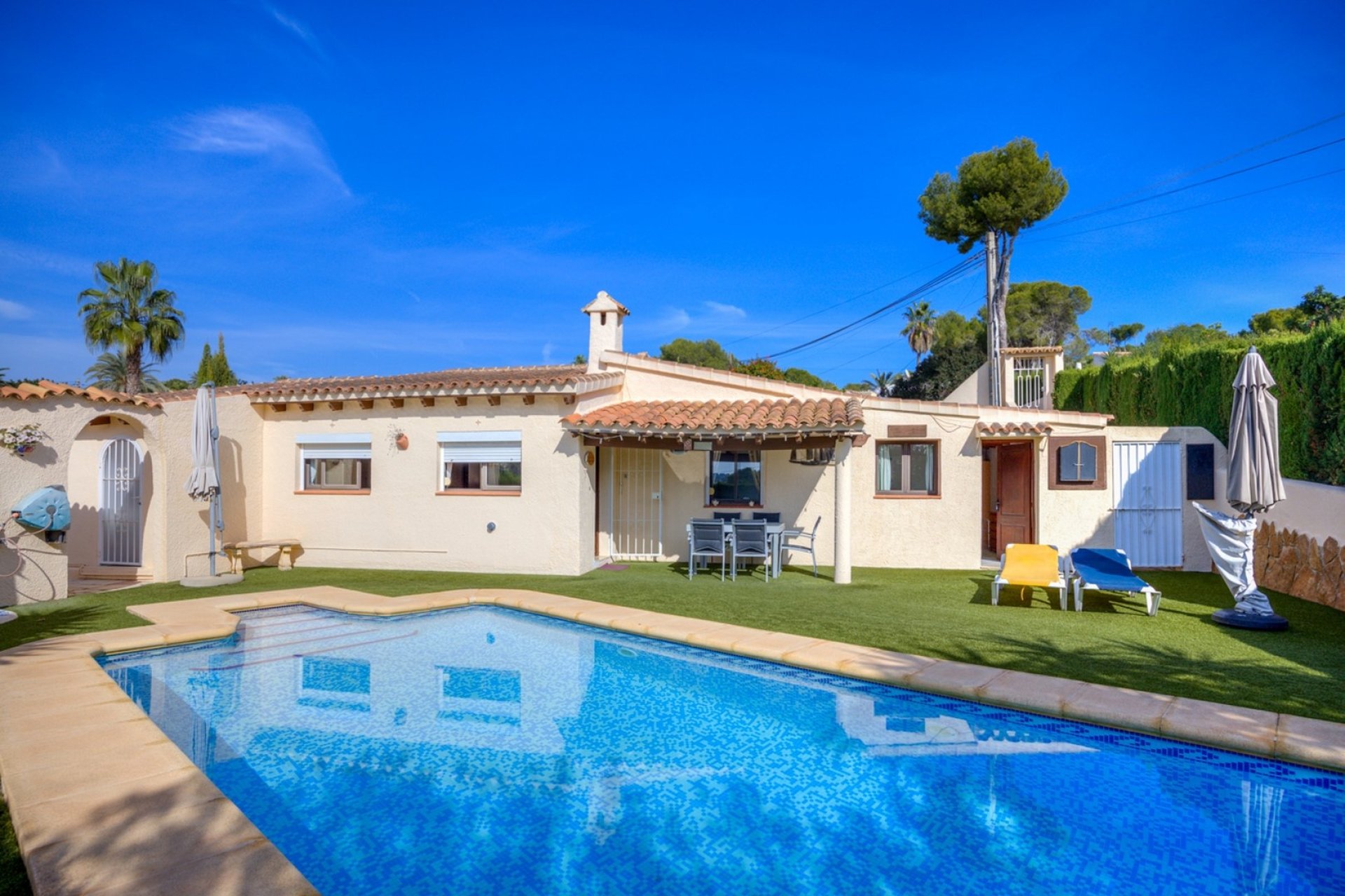 Zwembad Zone │ Villa Sabatera Moraira │ Loop naar voorzieningen