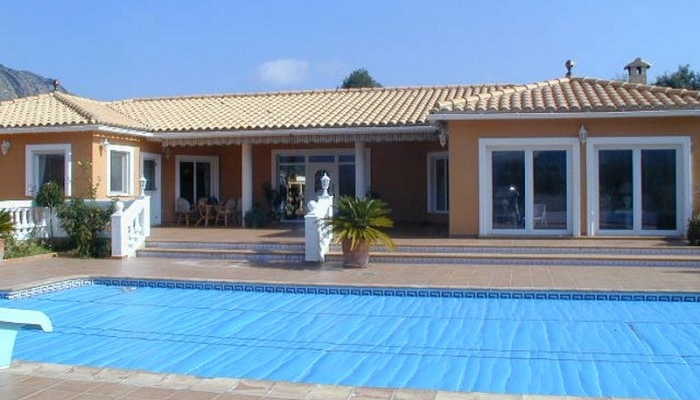 Kaufen Sie sich eine Luxus-Villa in Jalon, Costa Blanca Nord. 
