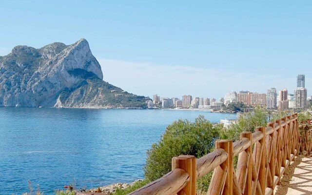 Las mejores zonas para comprar una villa en Moraira: guía de un agente inmobiliario local