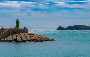 Cala Granadella en Jávea con aguas cristalinas