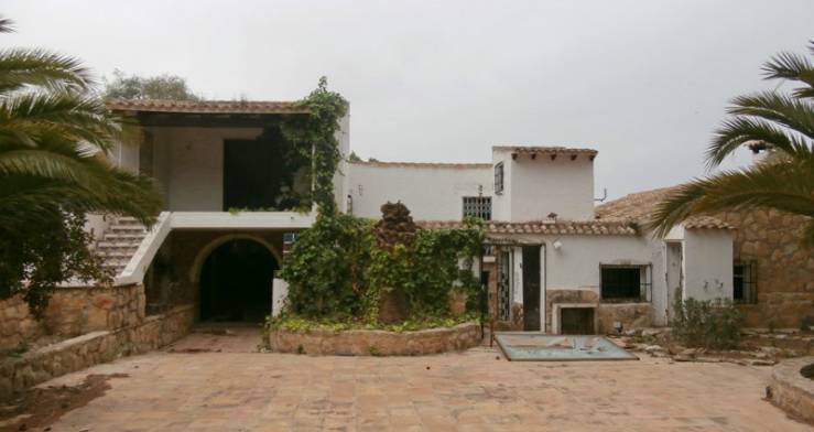 Finca en venta en vista frontal Moraira Alicante 