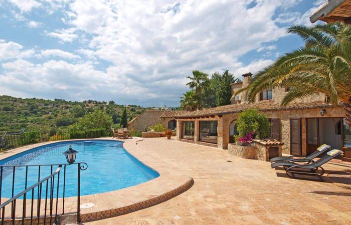 Moraira Finca kaufen, Pool und Terrasse 