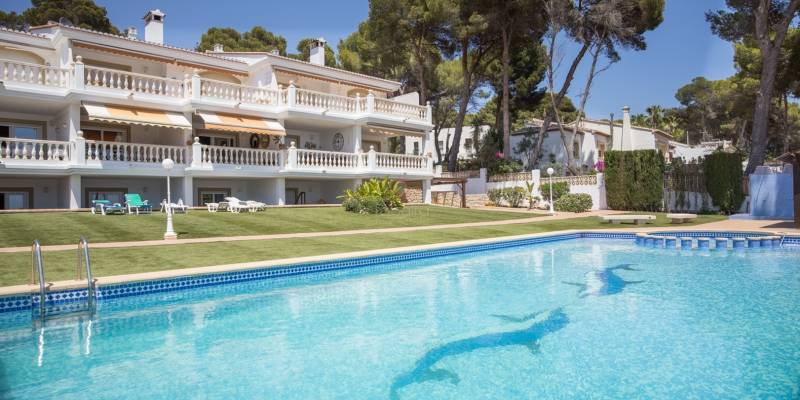 Venez vivre face à la Méditerranée dans cet appartement avec vue sur la mer à vendre à Moraira
