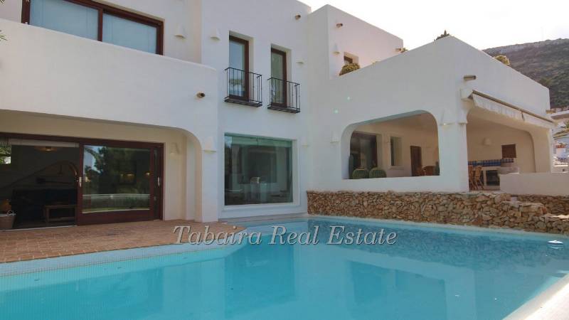 Villa in El Portet Moraira Blick über den Pool 