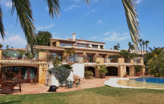 Kaufen Sie sich eine Luxus-Villa in Moraira , Costa Blanca