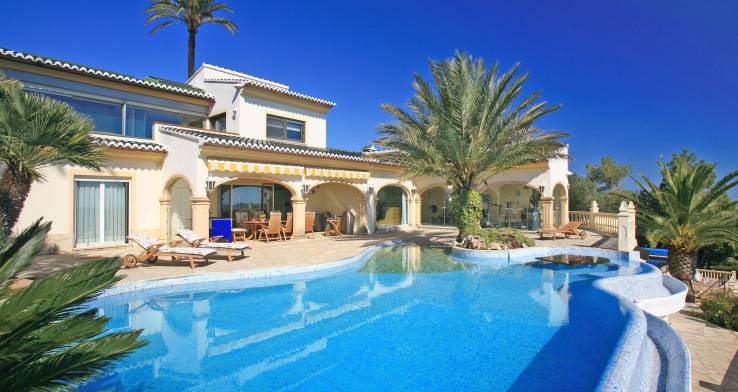 Zien is geloven: luxe villa met zeezicht te koop in Moraira