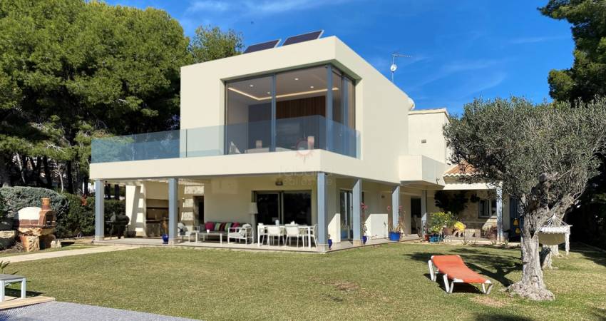 TOP 5 Villen zum Verkauf in La Cometa Moraira: Genießen Sie einen luxuriösen Lebensstil am spanischen Mittelmeer
