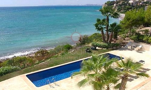 Koop een luxe villa in Campello, Alicante. 