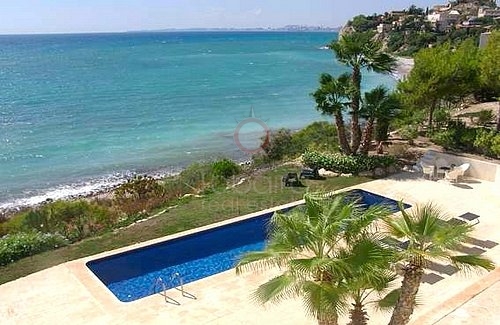 Kaufen Sie sich eine Luxus-Villa in Campello, Alicante. 