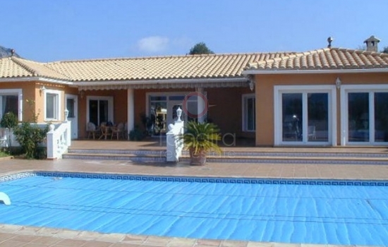Koop een luxe villa in Jalon, Costa Blanca Noord. 