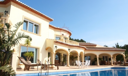 Comprar un Chalet de Lujo en Denia, Costa Blanca.