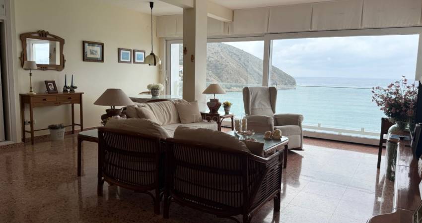 Was ist das Besondere an dieser Wohnung mit Meerblick zum Verkauf in Moraira?