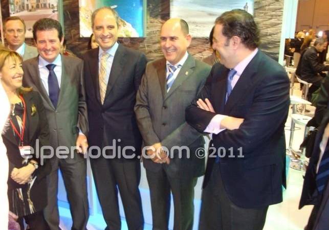 Francisco Camps visita el stand de Teulada-Moraira en FITUR