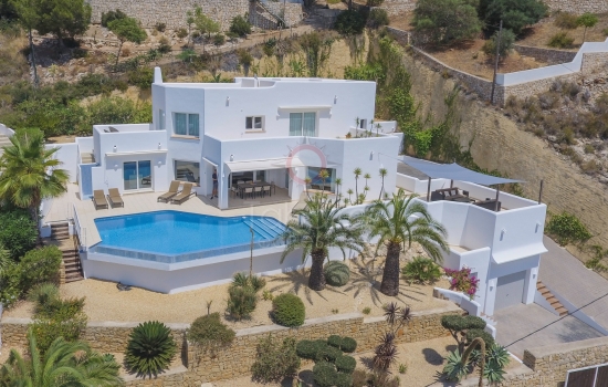 Ibiza style property for sale minutes from El Portet and Moraira