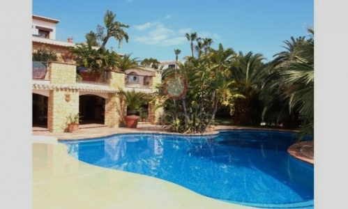 Чтобы насладиться Коста Бланкой, у нас есть эксклюзивные виллы в Сабатера-Морайра