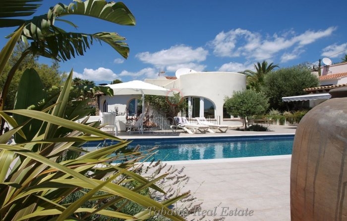 Resale and properties for sale in Benissa. Holiday homes, permanent properties in Benissa, Moraira, Calpe and Teulada.