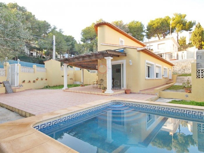 Villa for sale in El Portet, estate agents in Moraira