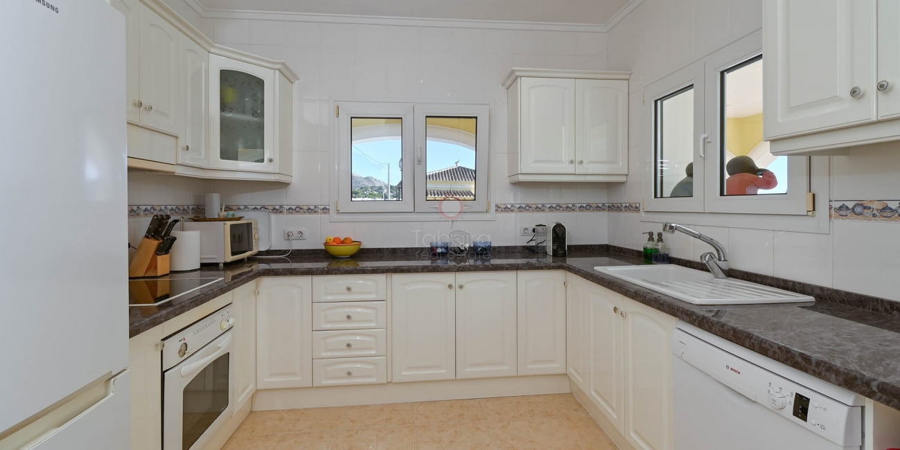 Lyxvilla till salu i Moraira - Steg från stranden och staden