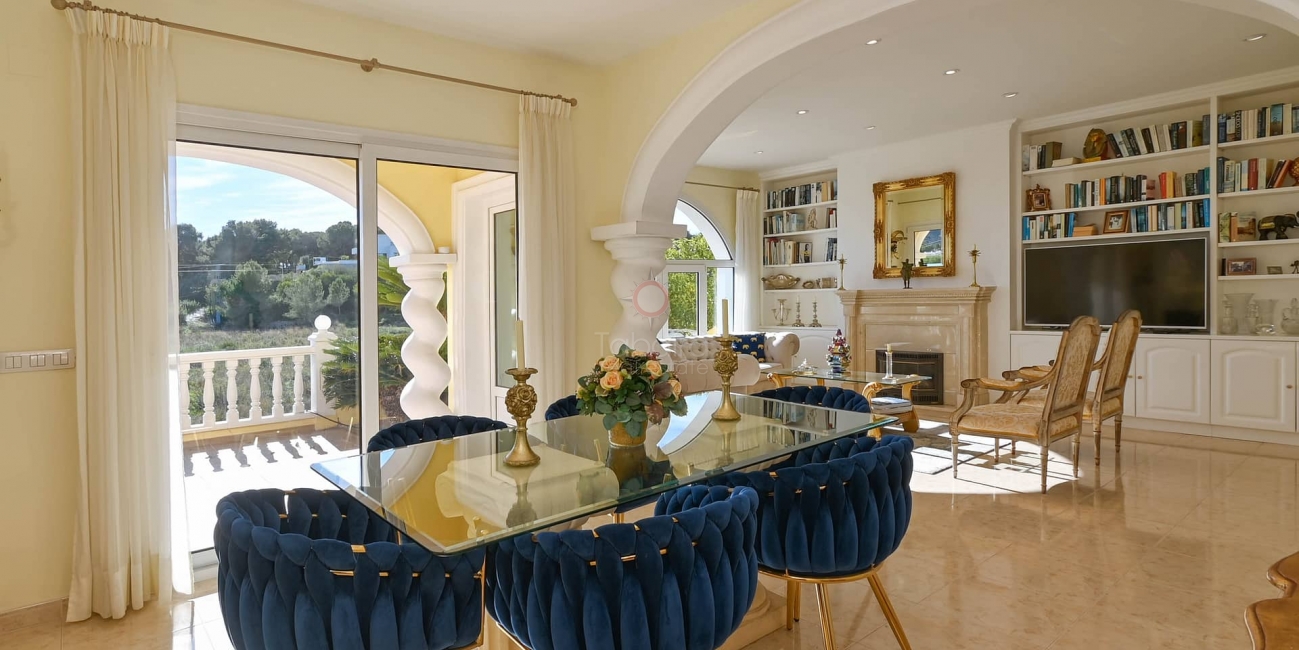 Lyxvilla till salu i Moraira - Steg från stranden och staden