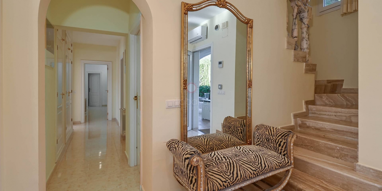 Lyxvilla till salu i Moraira - Steg från stranden och staden