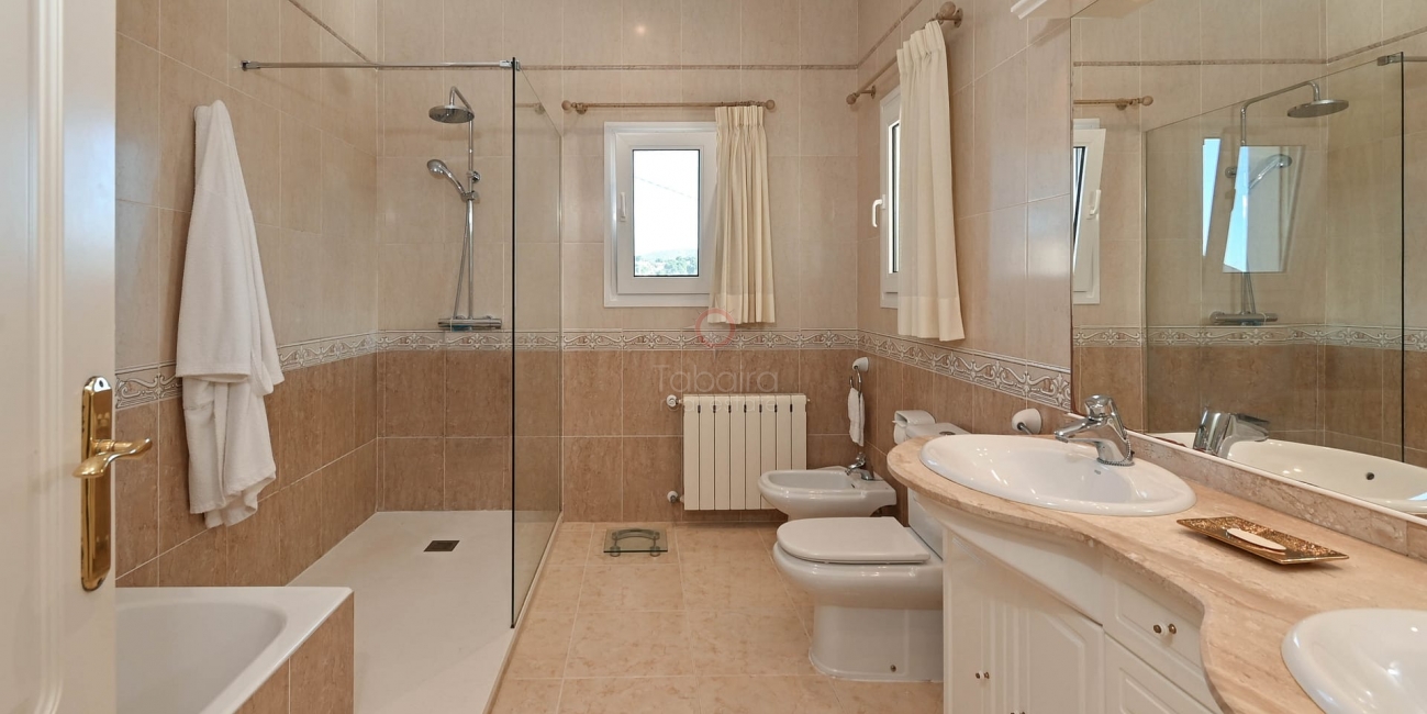 Lyxvilla till salu i Moraira - Steg från stranden och staden