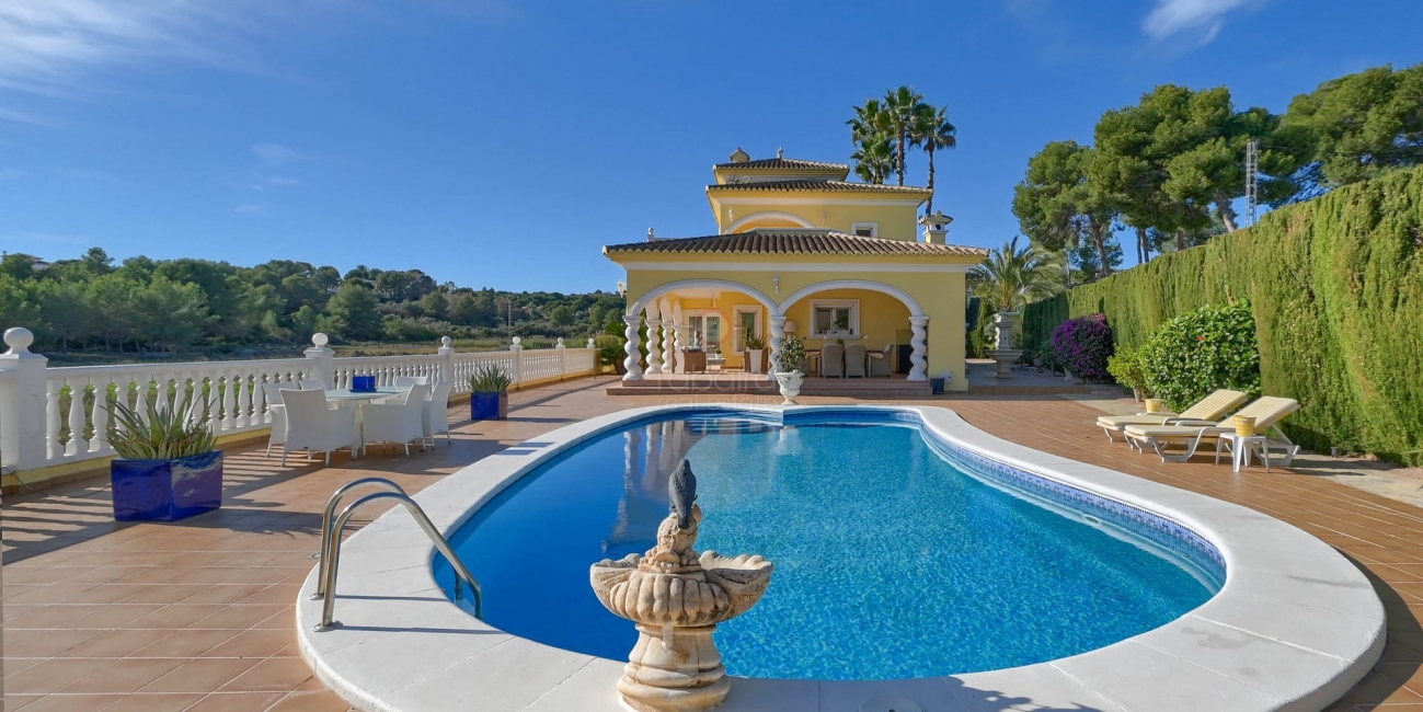 Lyxvilla till salu i Moraira - Steg från stranden och staden