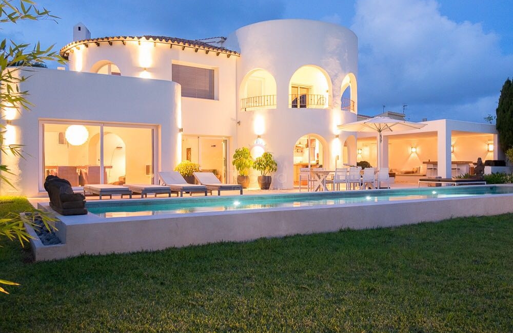 Villa moderna mediterránea a la venta en Moraira