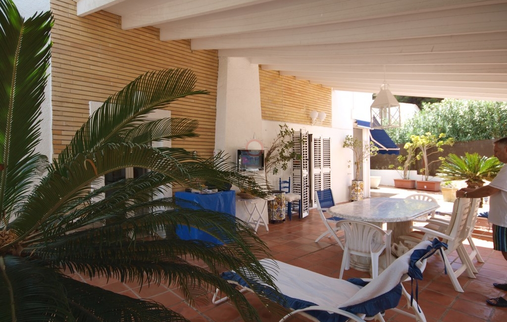 El Portet Villa Covered Dining Area