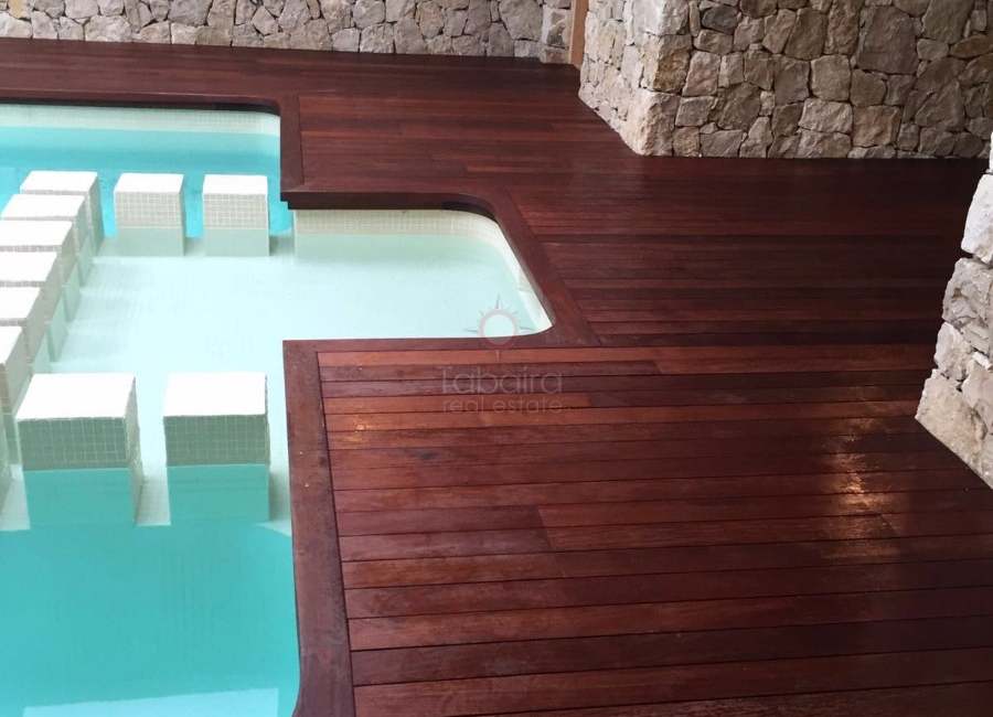 photo of indoor pool in jardines de montemar benissa