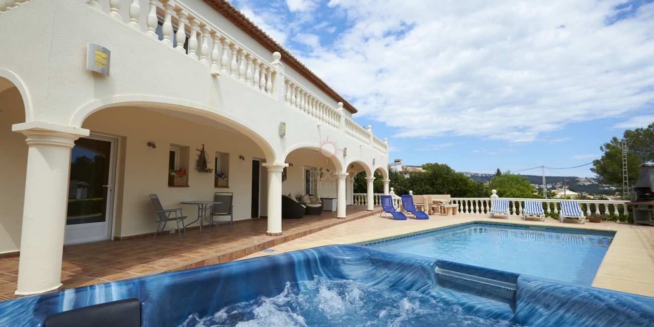 Neue Villa mit Meerblick zum Verkauf in Benimeit Moraira