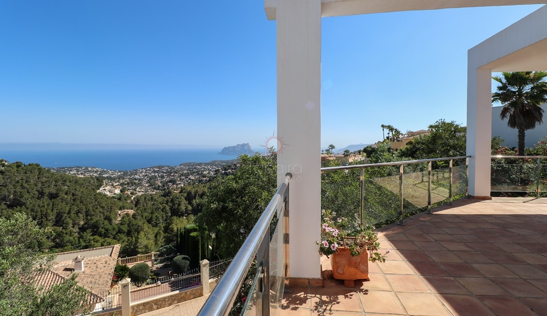 Villa med panoramautsikt över havet till salu i Moraira