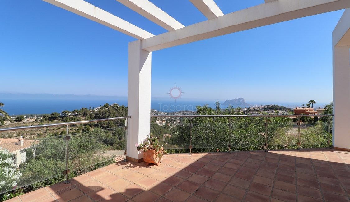 Villa met panoramisch uitzicht op zee te koop in Moraira